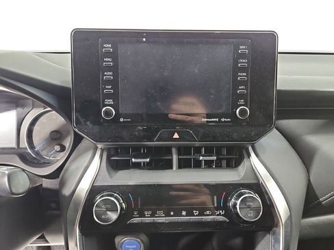 Used 2022 Toyota Venza LE image 19