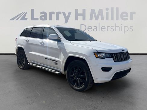 Used 2017 Jeep Grand Cherokee Altitude image 7