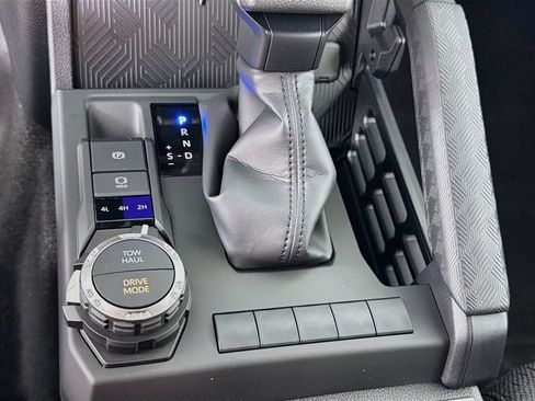 New 2026 Toyota 4Runner SR5 AWD/4WD image 21