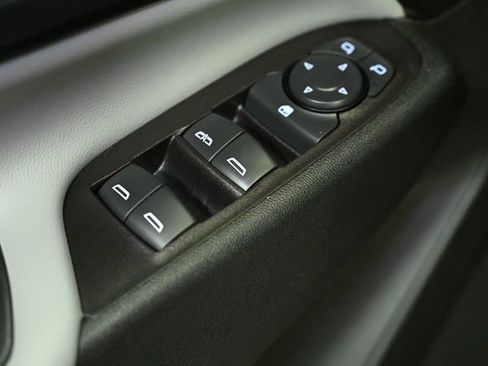 Used 2021 Chevrolet Equinox LS w/ LPO, Blackout Package image 43