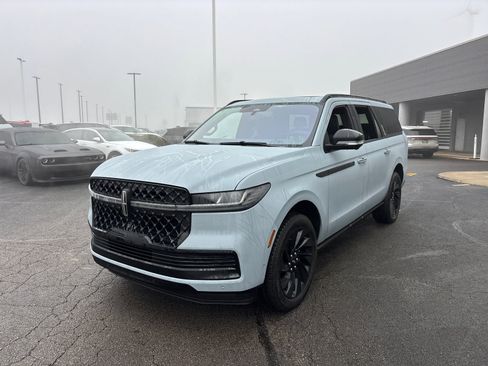 New 2025 Lincoln Navigator L Reserve w/ Jet Appearance Package image 3