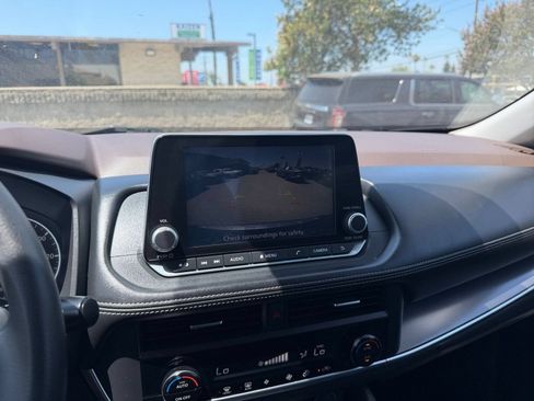 Used 2023 Nissan Rogue SV FWD image 24
