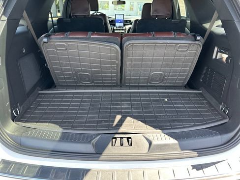 Used 2024 Ford Explorer Platinum w/ Technology Package AWD/4WD image 6