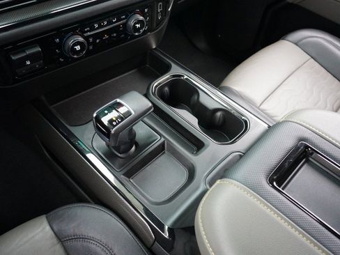 Used 2022 Chevrolet Silverado 1500 ZR2 w/ Technology Package image 22