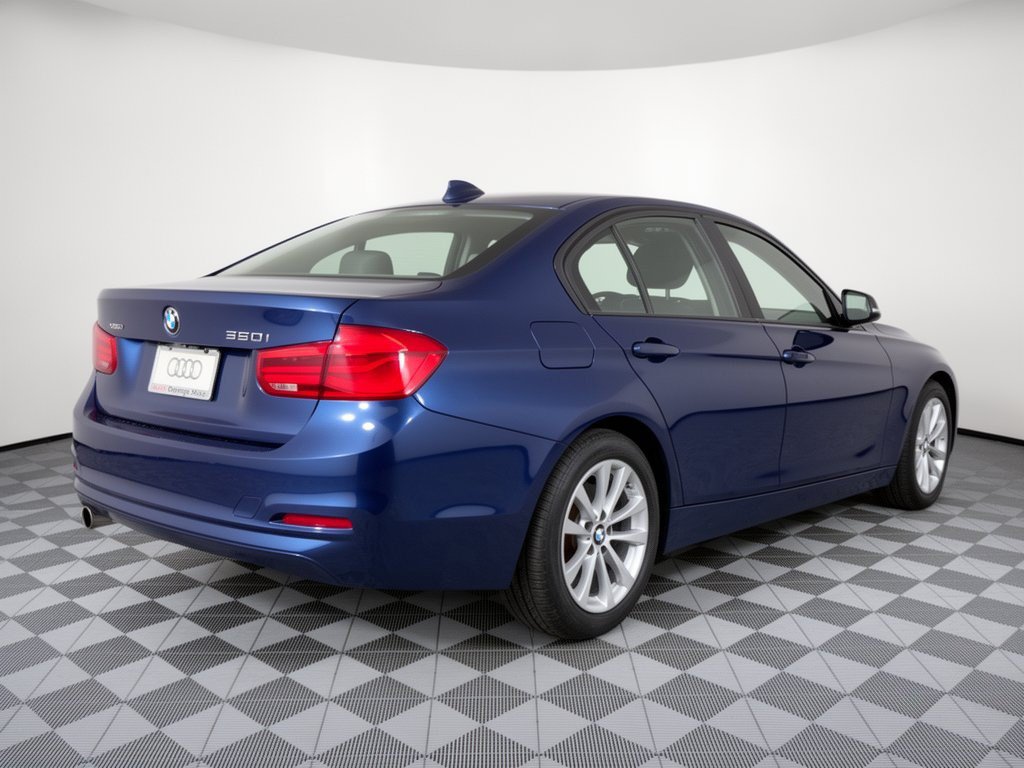 Used 2018 BMW 320i xDrive Sedan w/ Premium Package AWD/4WD image 7