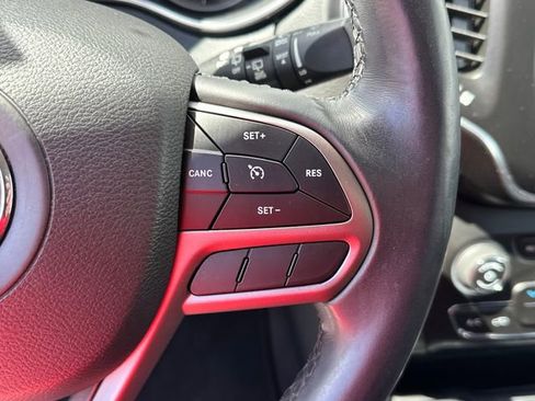 Used 2019 Jeep Cherokee Latitude Plus AWD/4WD image 19