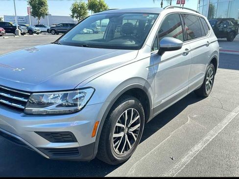 Used 2020 Volkswagen Tiguan SE w/ Panoramic Sunroof Package FWD image 1