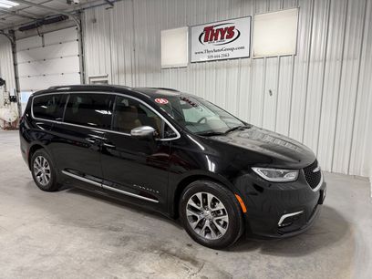 Used 2024 Chrysler Pacifica Pinnacle