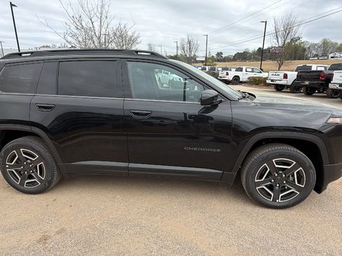 New 2026 Jeep Cherokee Laredo image 7