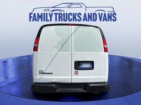 Used 2019 Chevrolet Express 3500 Extended w/ Driver Convenience Package RWD image 4