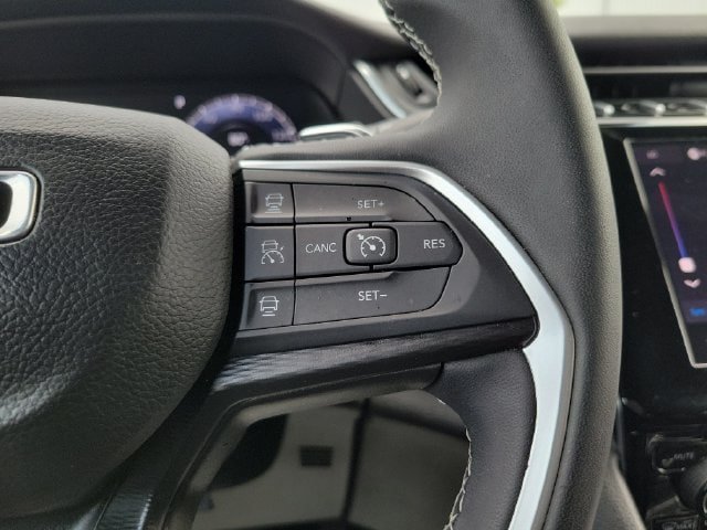Certified 2025 Jeep Grand Cherokee Laredo AWD/4WD image 27