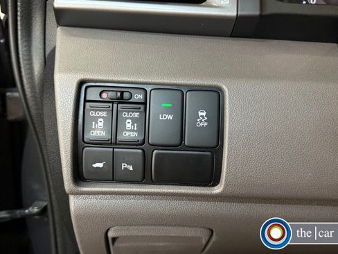 Used 2015 Honda Odyssey Touring Elite image 25