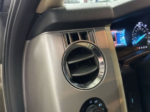 Used 2017 Ford Expedition XLT w/ Equipment Group 202A RWD image 15