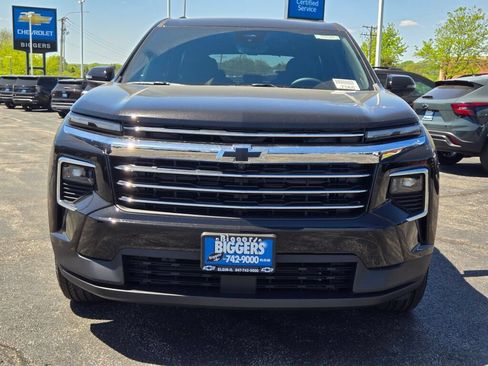 New 2026 Chevrolet Traverse LT w/ Driver Confidence Package FWD image 2