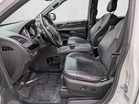 Used 2016 Dodge Grand Caravan SXT image 18