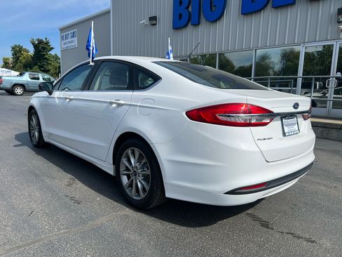 Used 2017 Ford Fusion SE image 3