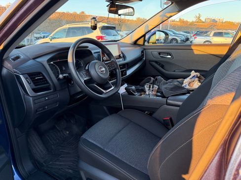 Used 2023 Nissan Rogue SV image 13