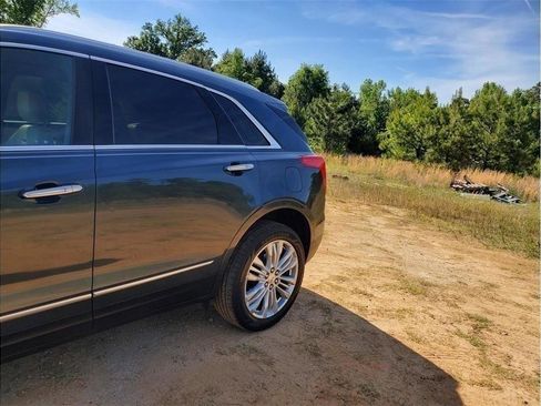 Used 2019 Cadillac XT5 Premium Luxury FWD image 4