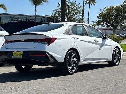 Certified 2025 Hyundai Elantra Sport image 4