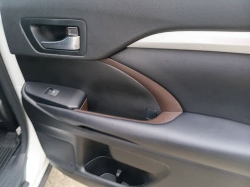 Used 2018 Toyota Highlander XLE image 23