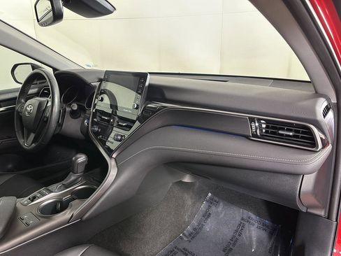 Used 2022 Toyota Camry XSE image 17