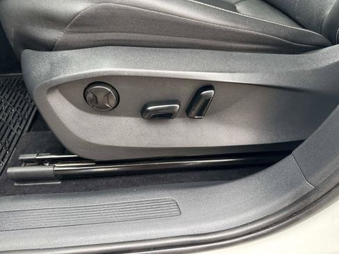 Used 2022 Volkswagen Tiguan SE image 21