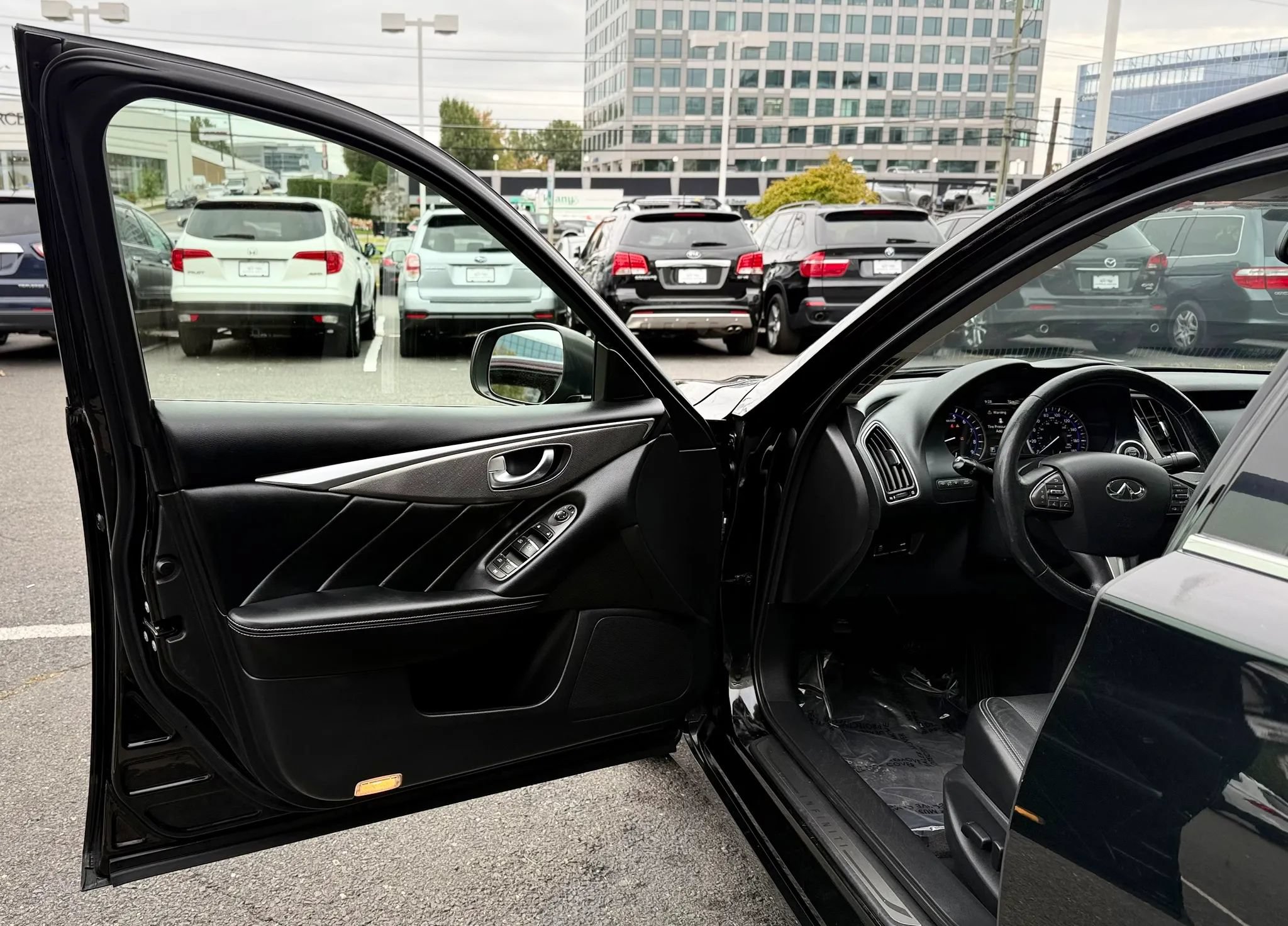 Used 2015 INFINITI Q50 Premium w/ Navigation Package AWD/4WD image 9