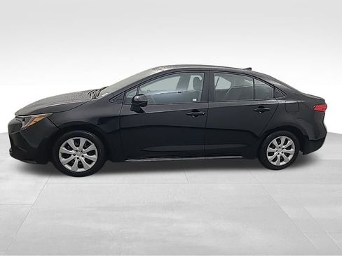 Used 2025 Toyota Corolla LE image 8