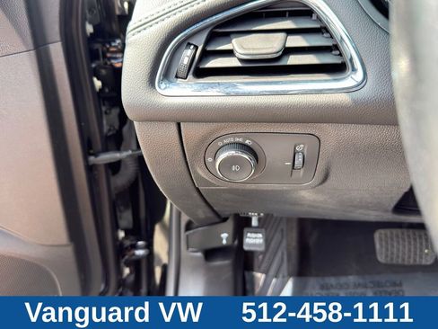 Used 2018 Chevrolet Cruze Premier FWD image 22