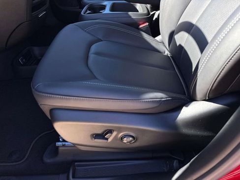 New 2026 Chrysler Pacifica Select image 13