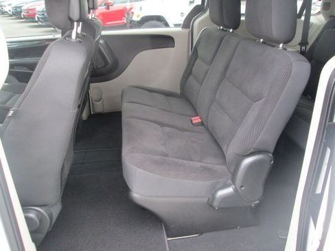 Used 2014 Dodge Grand Caravan American Value Package FWD image 11