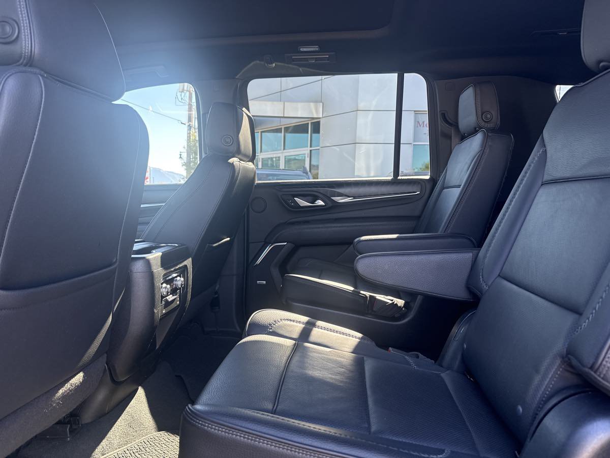 Used 2022 GMC Yukon XL Denali AWD/4WD image 15