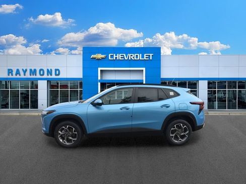 New 2026 Chevrolet Trax LT w/ LT Convenience Package FWD image 9