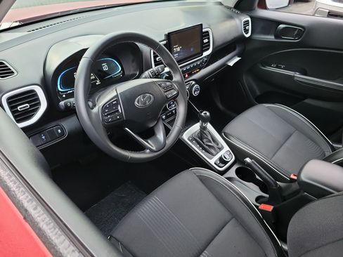 Certified 2025 Hyundai Venue Limited image 5