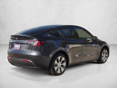 Used 2024 Tesla Model Y Long Range image 5