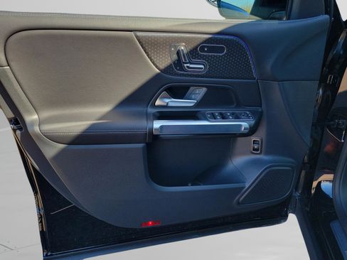 Used 2025 Mercedes-Benz GLB 250 image 24