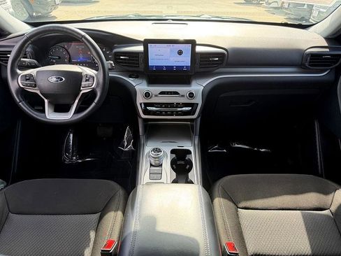 Used 2023 Ford Explorer XLT image 30