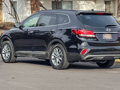 Used 2017 Hyundai Santa Fe SE image 6