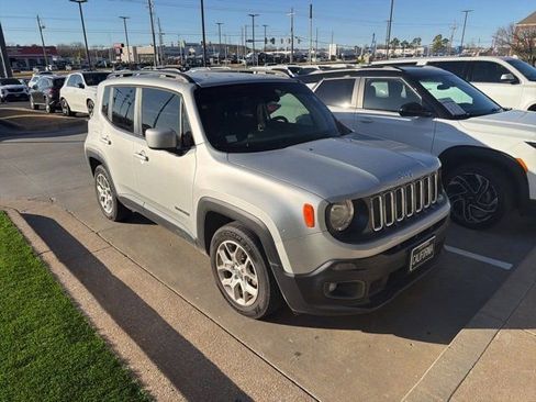 Used 2018 Jeep Renegade Latitude image 4