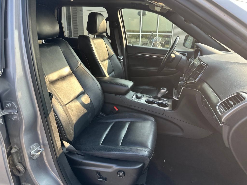 Used 2021 Jeep Grand Cherokee Limited AWD/4WD image 31