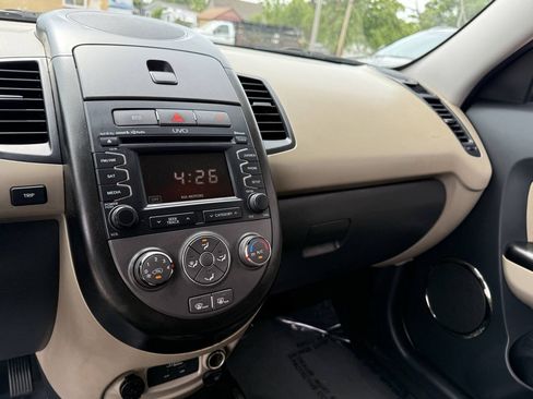 Used 2013 Kia Soul ! FWD image 17