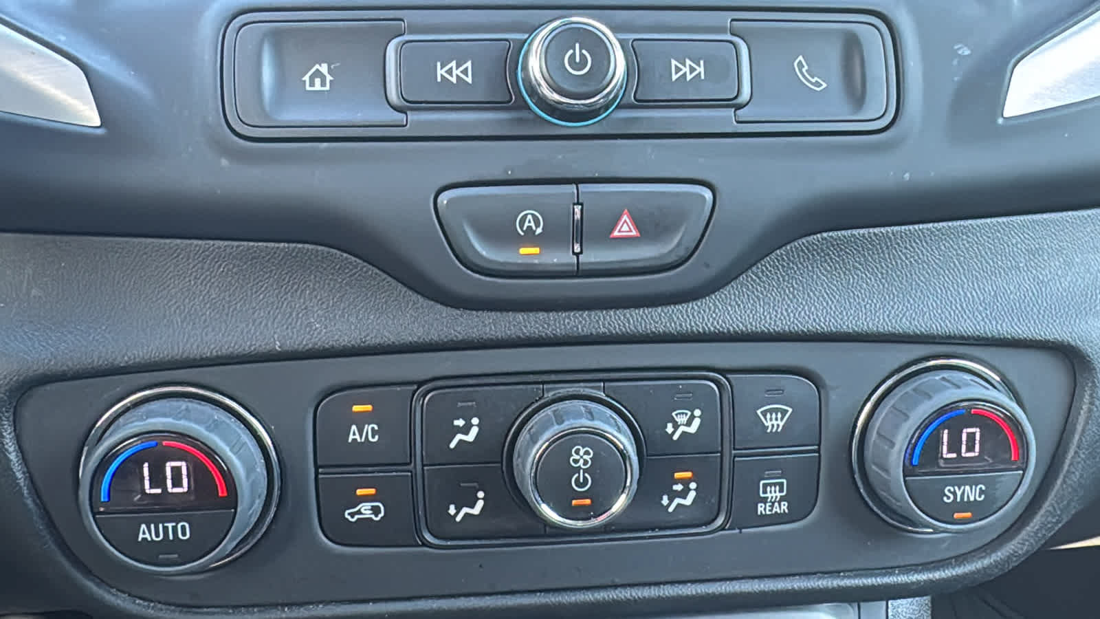 Used 2024 GMC Terrain SLE w/ Driver Convenience Package AWD/4WD image 16