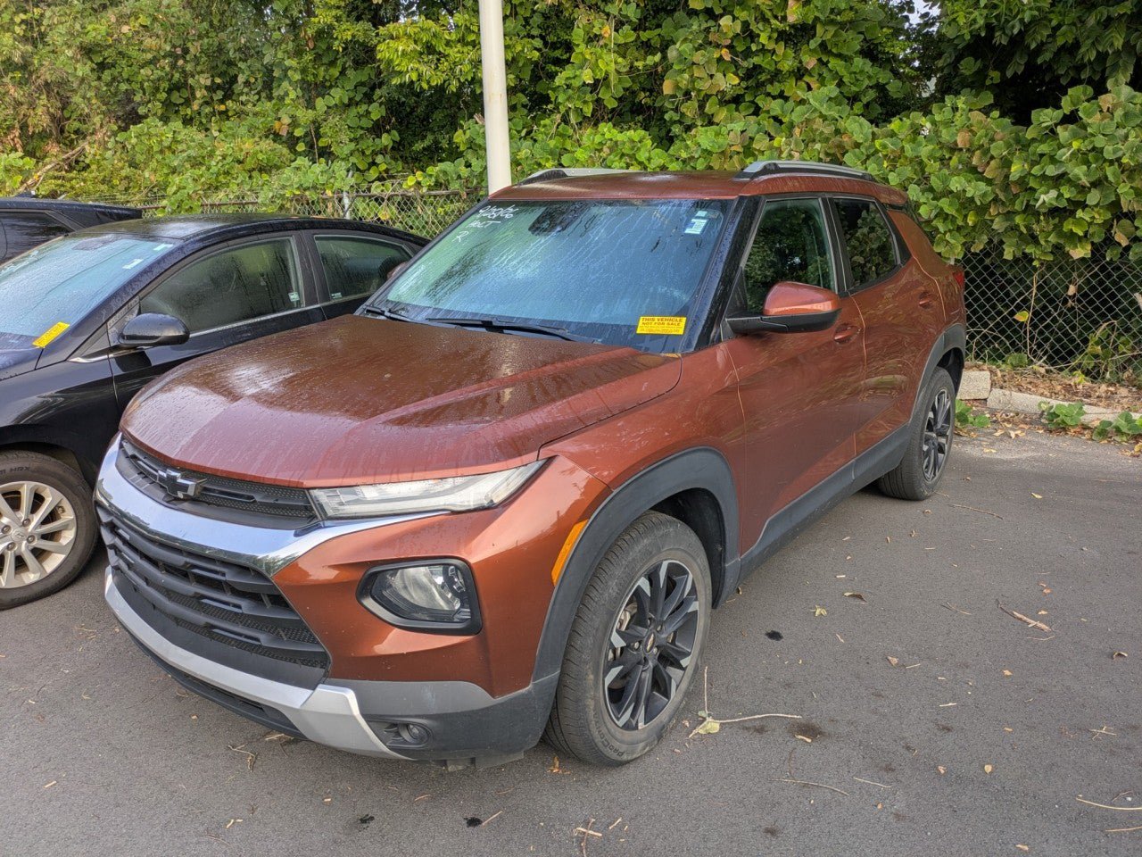 Used 2021 Chevrolet TrailBlazer LT w/ Convenience Package FWD image 2
