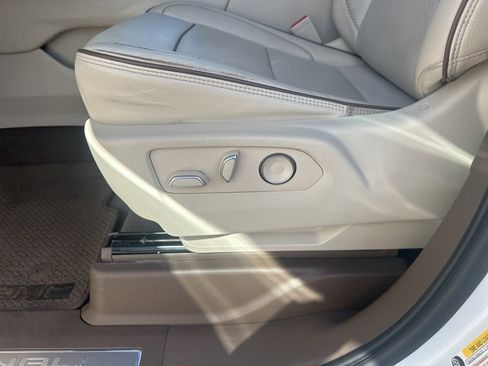 Used 2021 GMC Yukon Denali w/ Denali Premium Package image 13