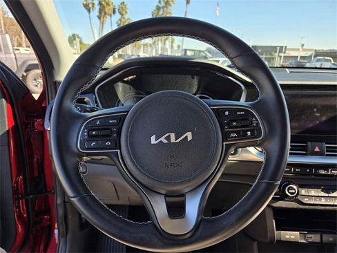 Used 2022 Kia Niro EX image 25