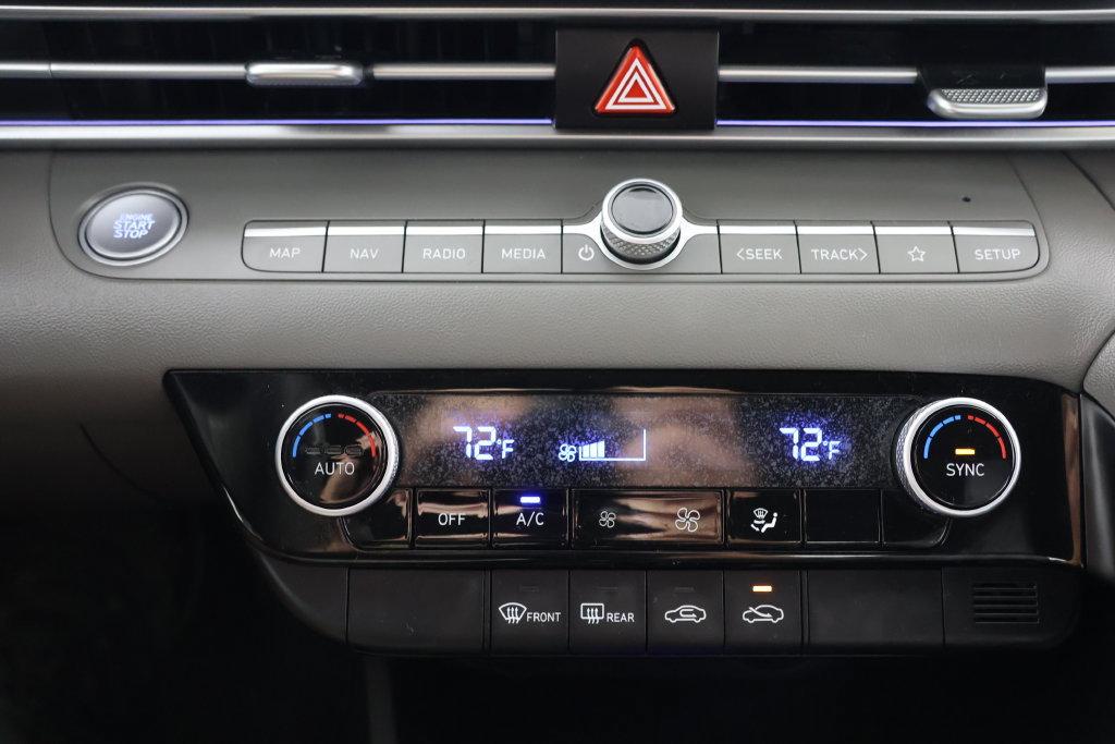 Used 2024 Hyundai Elantra SEL FWD image 15