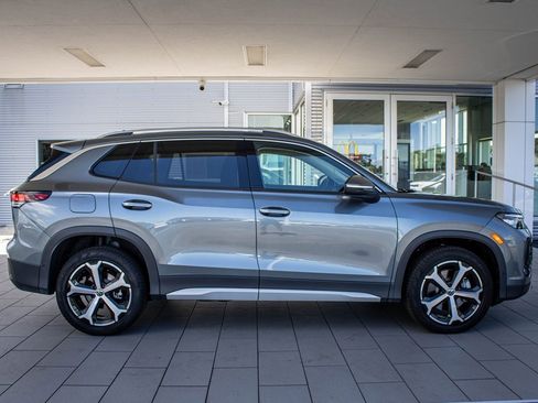 Certified 2025 Volkswagen Tiguan SE image 20