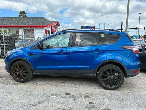 Used 2017 Ford Escape SE w/ SE Sport Appearance Package FWD image 6