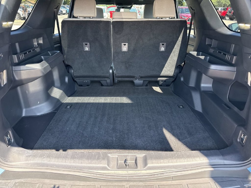 Used 2025 Toyota 4Runner SR5 AWD/4WD image 13