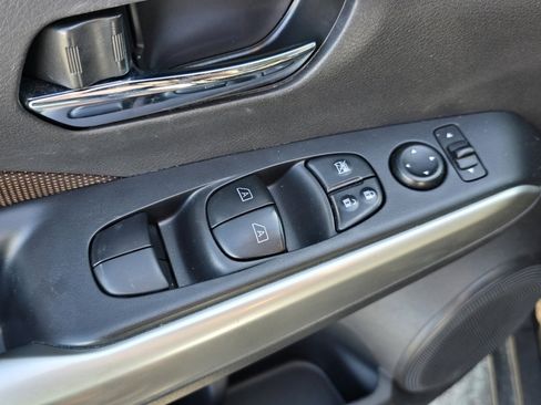 Used 2020 Nissan Kicks SR image 21